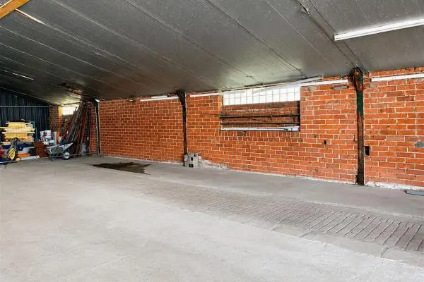 Parking / Garage