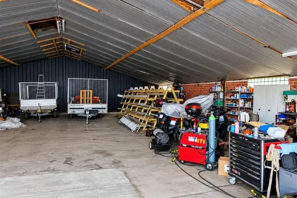 Parking / Garage