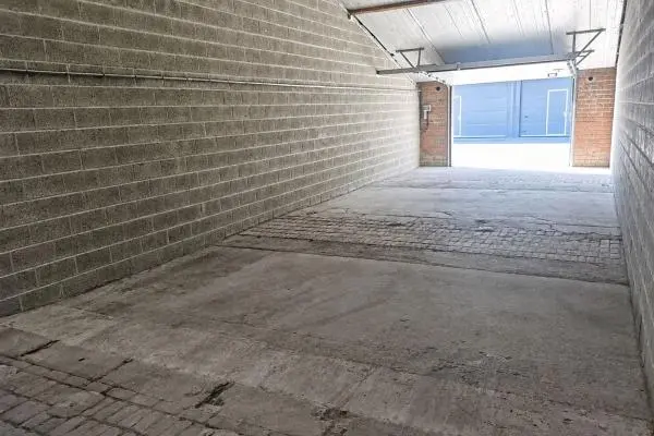 Parking / Garage