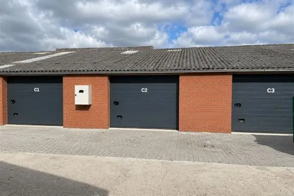 Parking / Garage